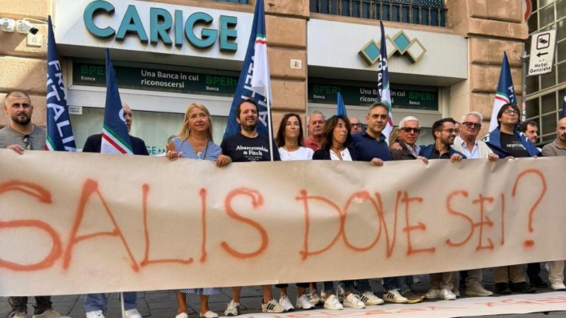 Sicurezza, il flash mob di FdI con lo striscione “Salis dove sei?”