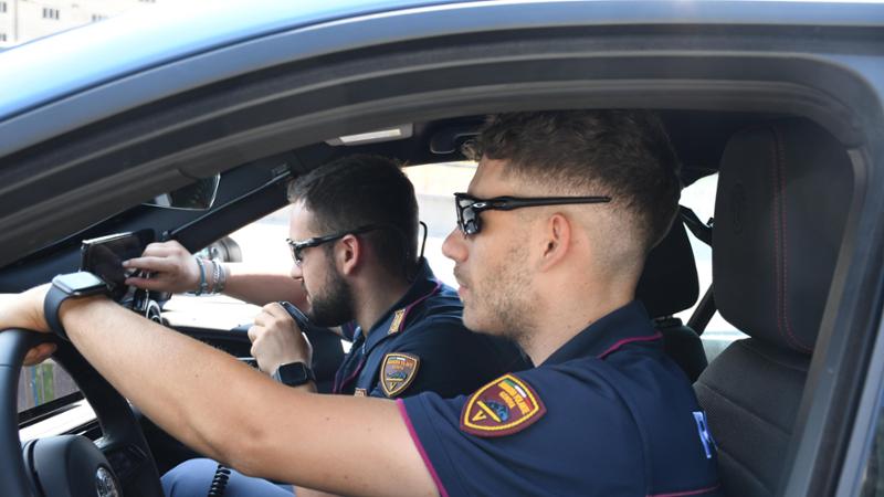 Falso poliziotto deruba coppia di anziani: arrestato