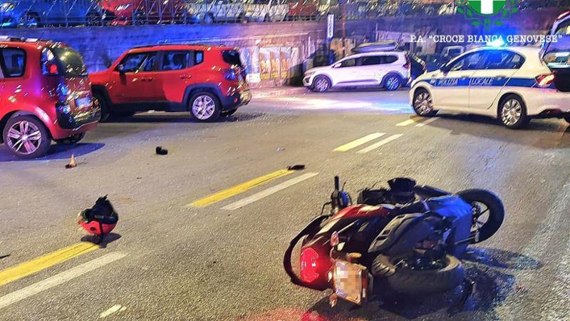 Notte di gravi incidenti a Genova: due motociclisti feriti, uno intubato