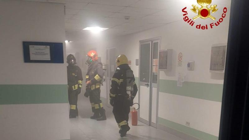 Principio d’incendio al San Martino, il fumo partito da un macchinario