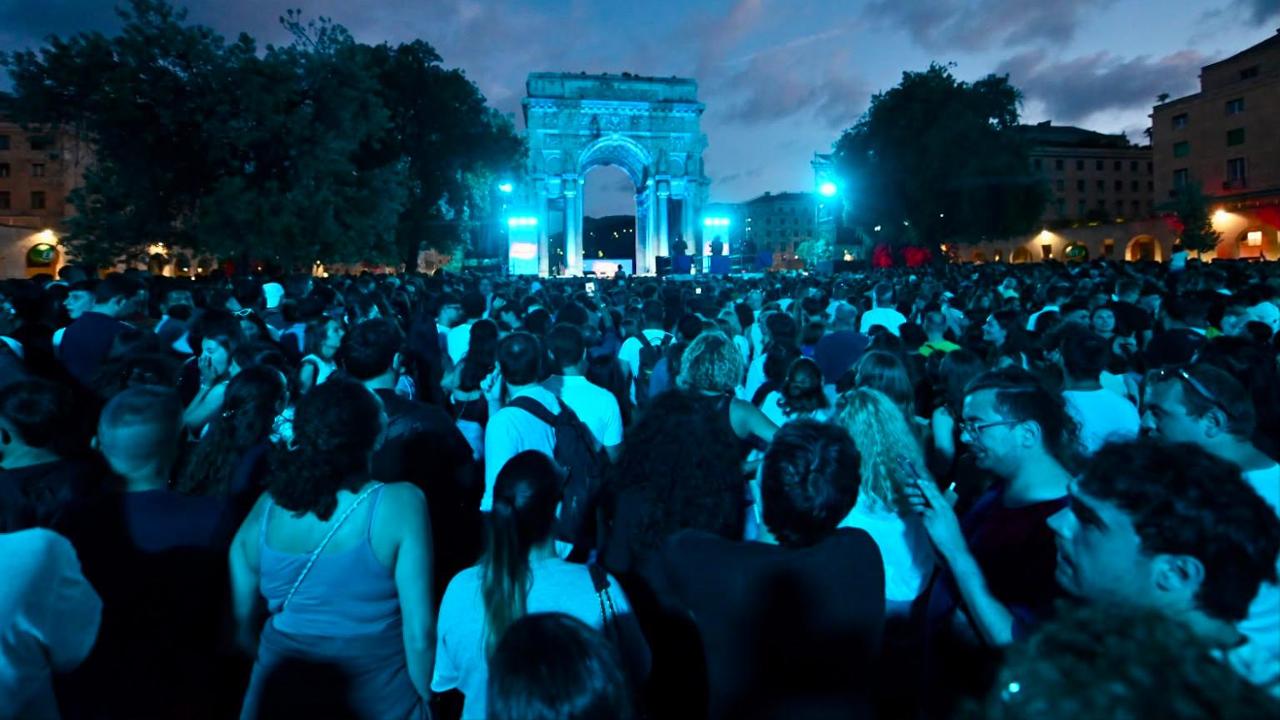 Genova, 40mila persone in piazza della Vittoria per la festa dell'Rds Summer Festival