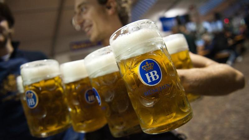 Torna l’Oktoberfest a Genova e cerca personale: ecco come candidarsi. Svelate le date