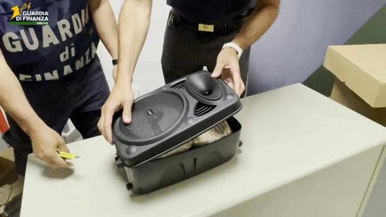 Droga nascosta in una cassetta degli attrezzi e in una cassa acustica: il sequestro