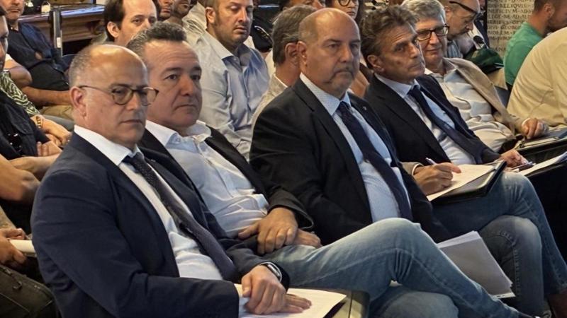 Porto di Genova, la denuncia della Fit-Cisl: “Sui moli i lavoratori sono sempre più over 50”