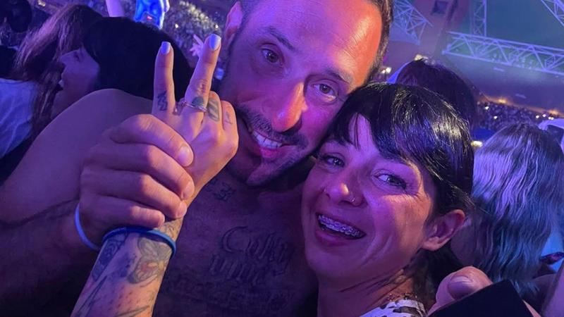 Olly “galeotto”: al concerto di Marassi c’è chi fa la proposta di matrimonio e chi torna dall’Australia