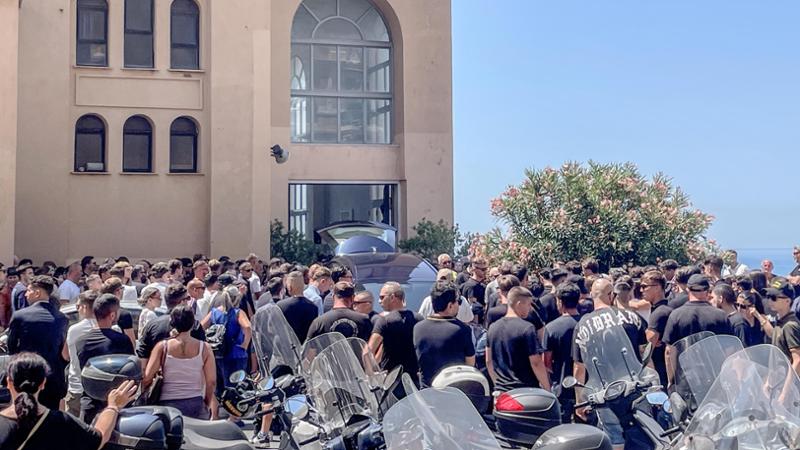 Orgoglio e lacrime ai funerali di Edoardo Corrieri: “Mio figlio è morto come un eroe”