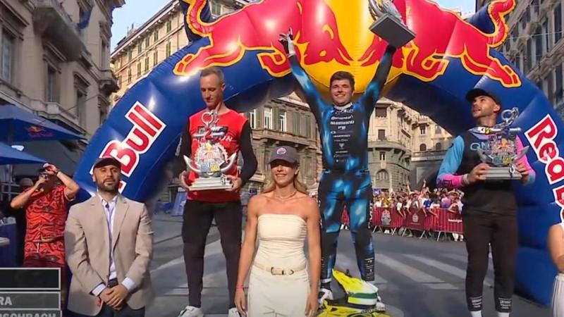 Dal Peralto a largo Zecca, lo show dei biker a Genova. Vince di nuovo il brasiliano Vieira. Ospite anche Sayf – Il video