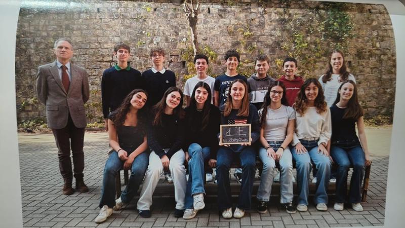 Il “decano” va in pensione, studenti del D’Oria sui banchi come nell’Attimo fuggente