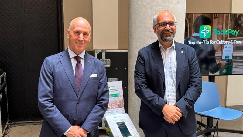 Inaugurato a Palazzo Rosso il totem digitale per le donazioni nei musei. E il Comune annuncia la digitalizzazione del patrimonio museale entro metà 2027