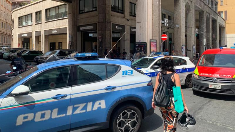 Genova, allarme bomba in centro: intervento degli artificieri