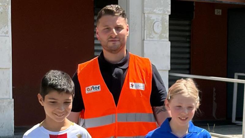 Campagna anti adesivi sui cartelli stradali, coinvolte Genoa e Sampdoria