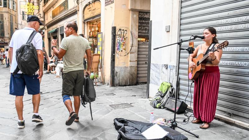Genova, via alle nuove regole per gli artisti di strada: “Tutelate aree di pregio, ma ci sarà flessibilità”