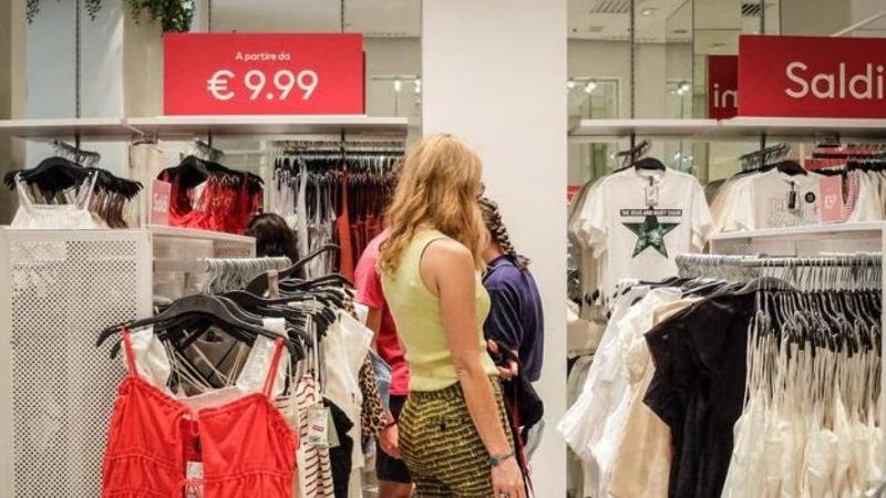 Saldi al via tra luci e ombre. La genovese Recine: “Tanti non aderiscono, vanno riportati a fine stagione”