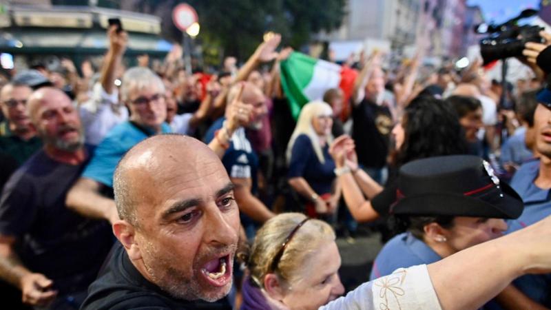 Manifestazione per la sicurezza, aggressioni e schiaffi a Sestri Ponente dopo il contatto con il contro-presidio
