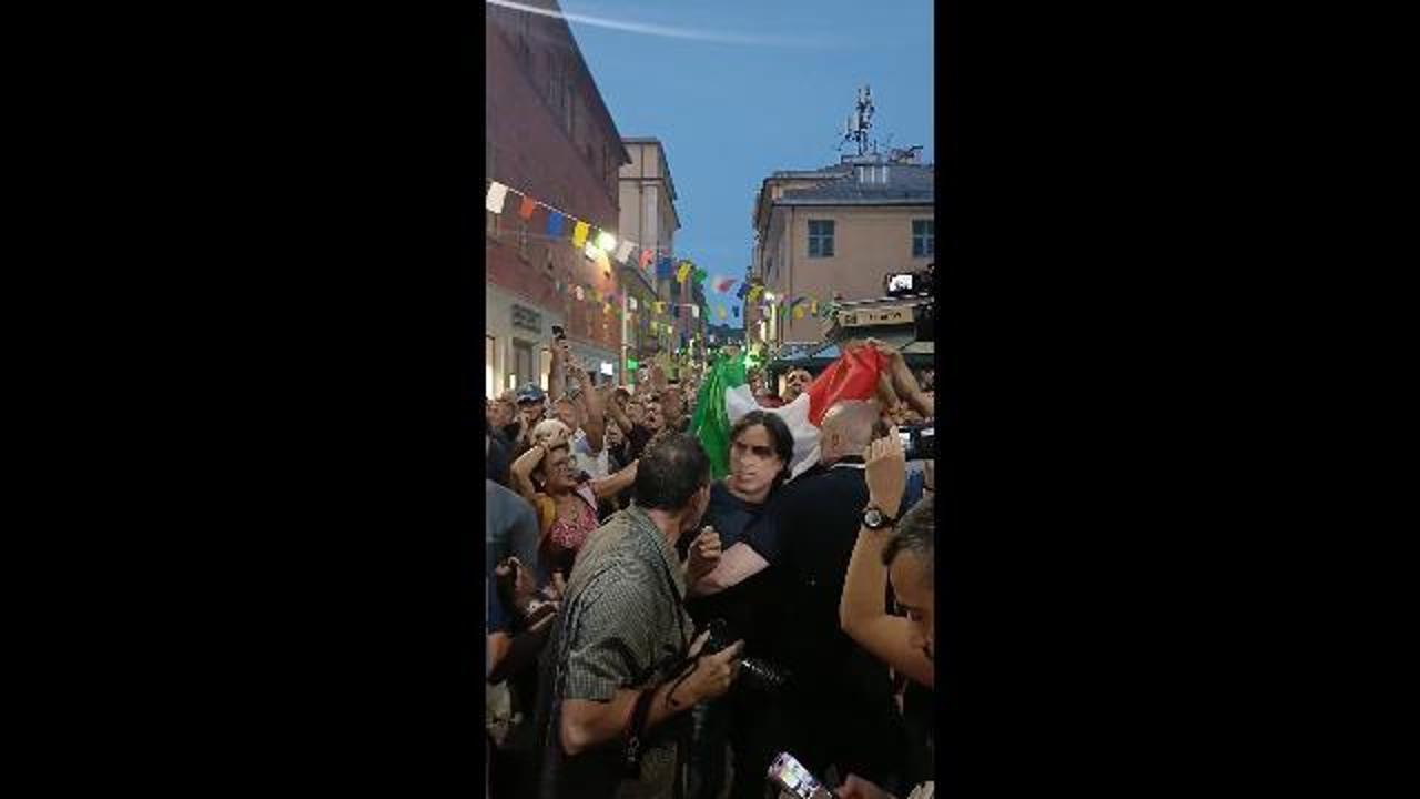 Genova, tensioni al corteo per la sicurezza: all'Inno di Mameli risponde Bella Ciao