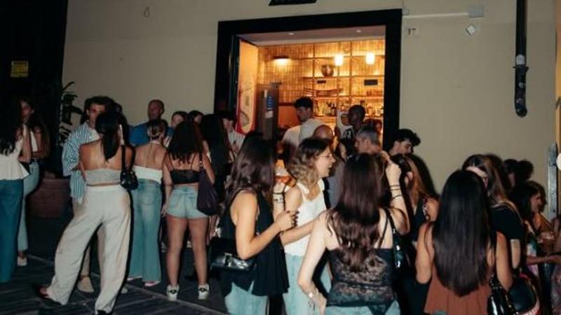 Apre enoteca dall’anima spagnola, per i tiratardi nel centro storico