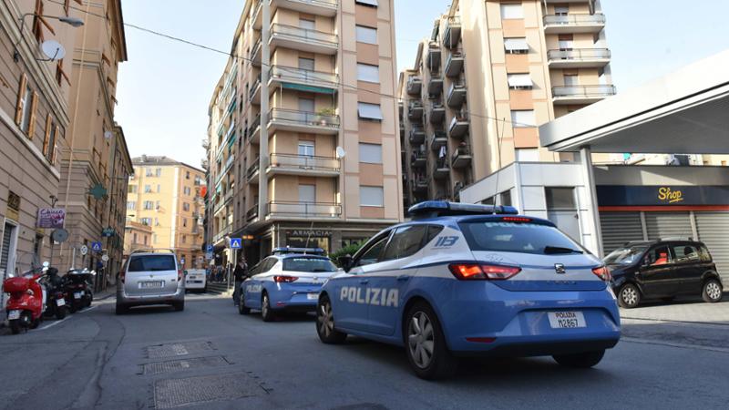 Genova, spray al peperoncino e armi giocattolo. Preso minorenne rapinatore seriale