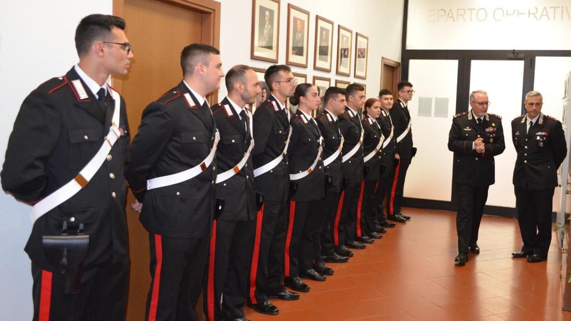 Il saluto del generale ai nuovi carabinieri in servizio a Pavia - La ...