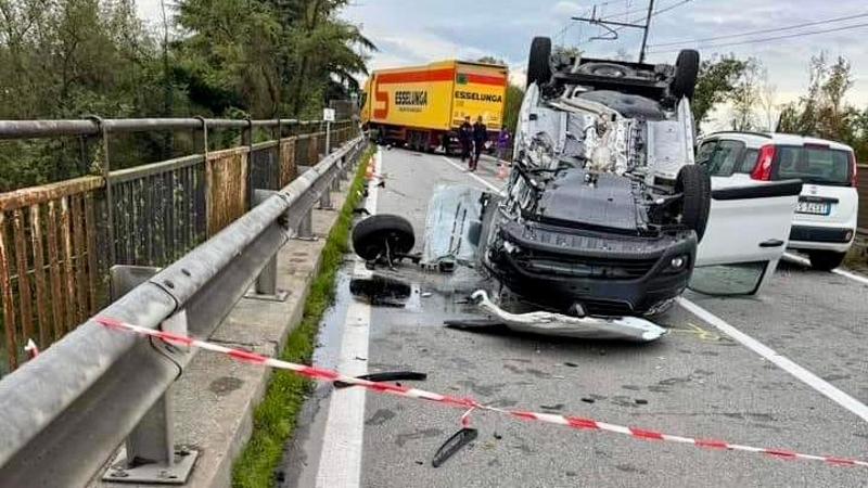 Incidente sul ponte del Ticino, tre feriti: bloccate per ore strada e ...