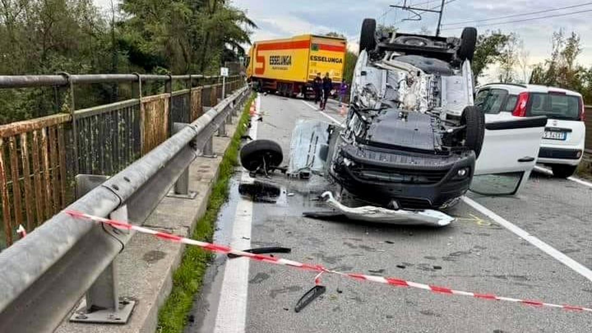 Incidente sul ponte del Ticino, tre feriti: bloccate per ore strada e ...