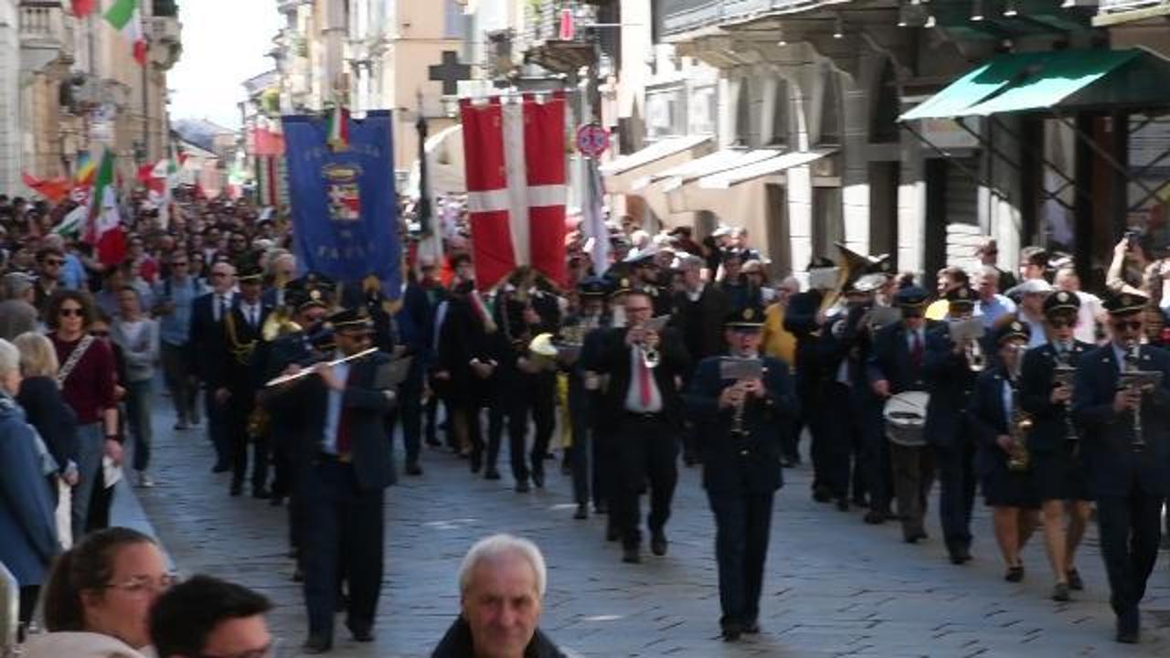 Pavia, il corteo per le celebrazioni del 25 aprile - La Provincia Pavese