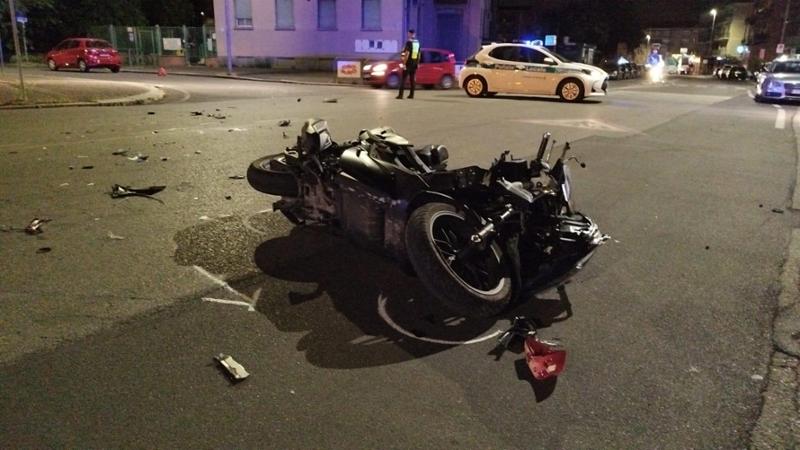 Schianto in via Tasso a Pavia, grave un motociclista - La Provincia Pavese