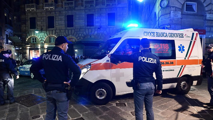 Bimba di 3 anni sola in casa cade dal balcone e muore - La Stampa