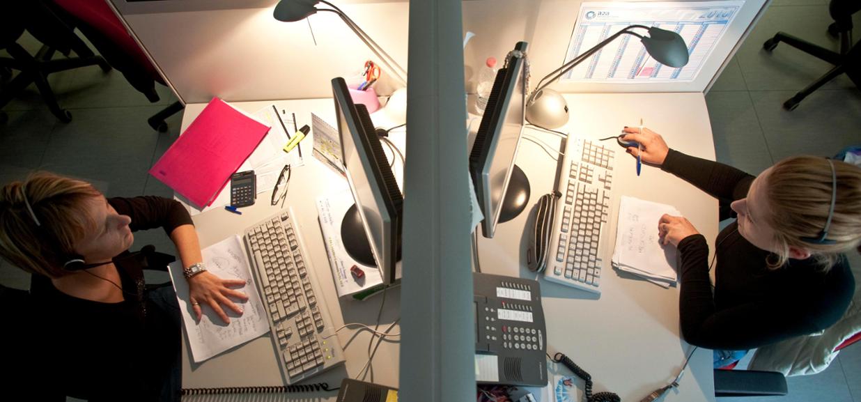Lavori umilianti, la rivolta corre sui social