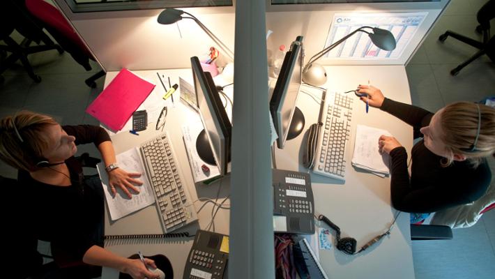 Lavori umilianti, la rivolta corre sui social
