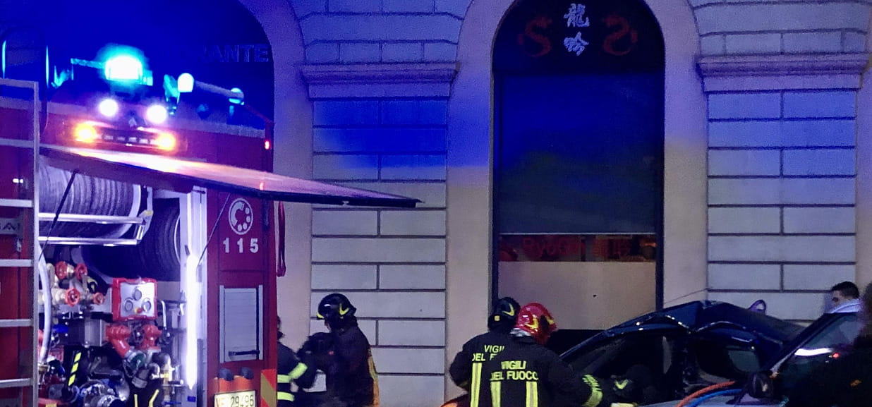 L’auto parcheggiata in centro travolta dal Suv guidato da un’anziana ...