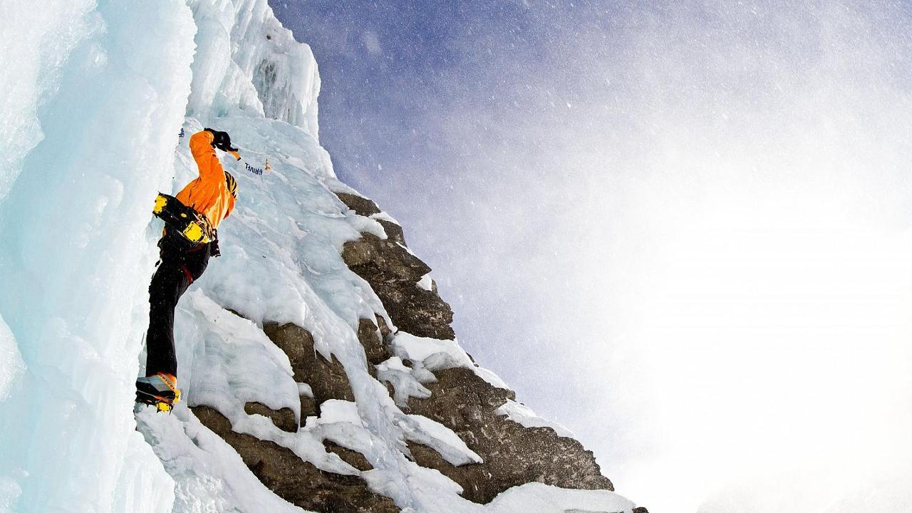 Cade da una cascata di ghiaccio a Cogne, morto un alpinista genovese ...