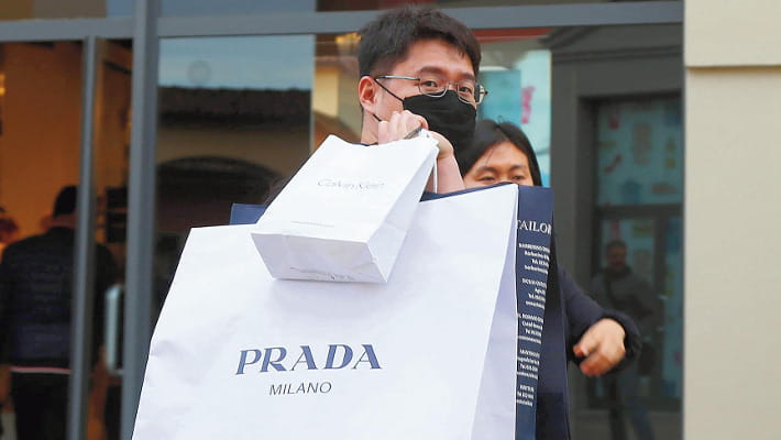 Il Serravalle Outlet riparte lunedì 18 maggio anche senza turisti con  orario ridotto e doppio ingresso - La Stampa