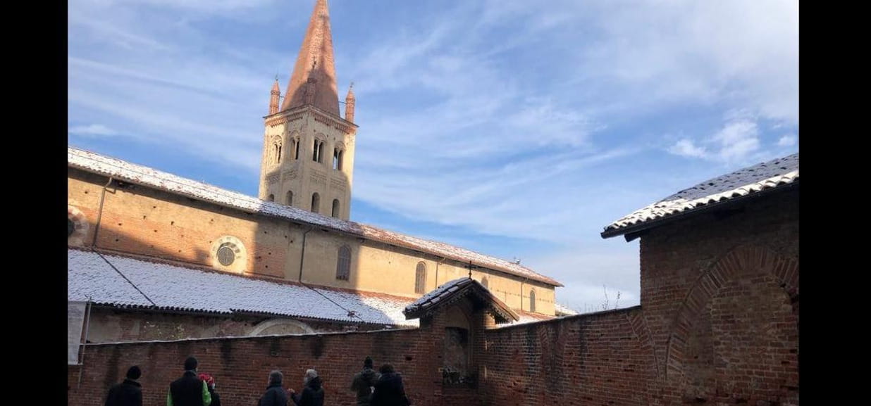 A Saluzzo Il Fenomeno Dell ombra Della Torre Che Si Sovrappone Al 