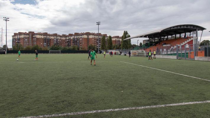 Finisce a pugni la partita di pallone tra ragazzine a Venaria: aggrediti i parenti dell’arbitra