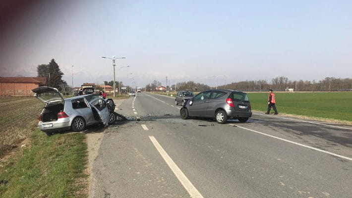 Incidente A Magnonevolo Distrutte Due Auto La Stampa