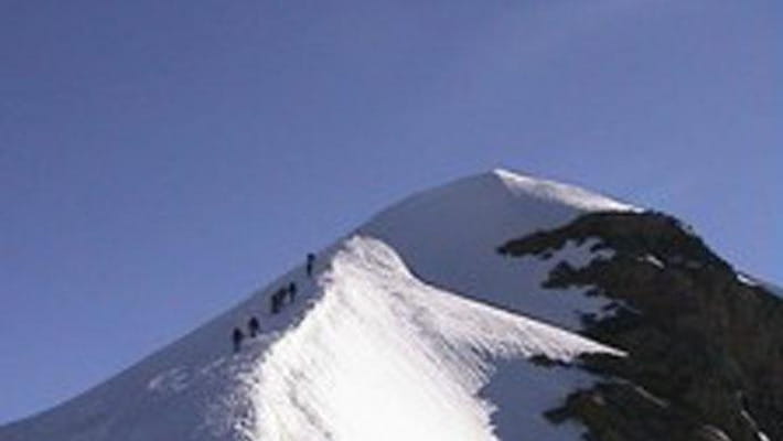 Un alpinista di 17 anni è morto preipitando per 200 metri sul Polluce ...
