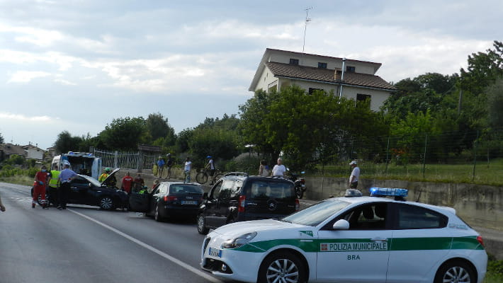 Settantenne di Dogliani resta grave dopo lo scontro tra due auto a Bra ...