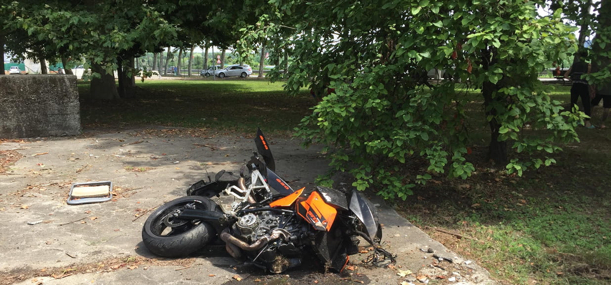 Violento schianto in moto a Chivasso, gravissimo il motociclista - La ...