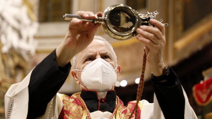 Si è sciolto il sangue di San Gennaro. Il miracolo nella cattedrale di