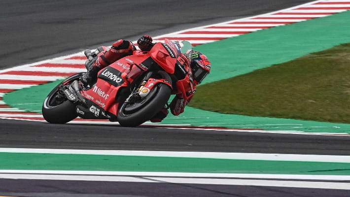 MotoGp, doppietta Ducati a Misano: pole a Bagnaia e prima fila per Luca ...