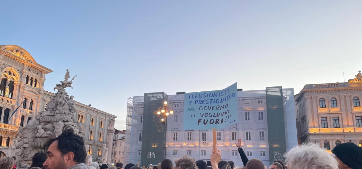 Trieste Nuovo Corteo No Green Pass 8 Mila In Piazza La Stampa