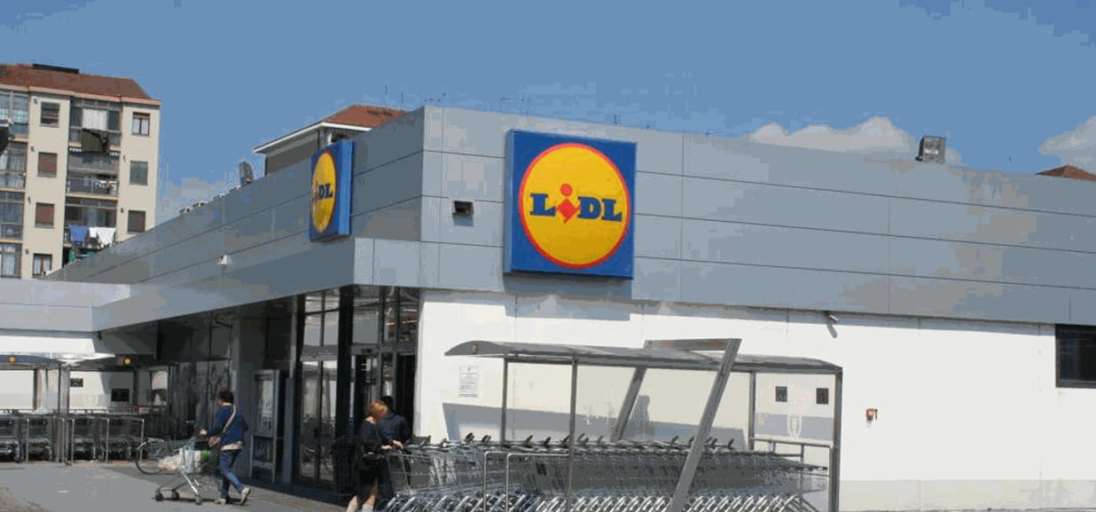 Inchiostro nello yogurt greco: denunciato dirigente Lidl a Settimo