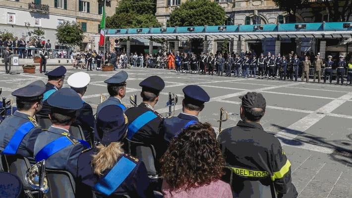 Savona, la Festa della Repubblica celebrata in piazza Sisto - La Stampa