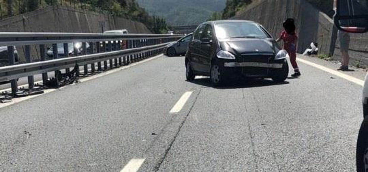 Tamponamento sulla A 10 tra Savona e Spotorno: due feriti - La Stampa