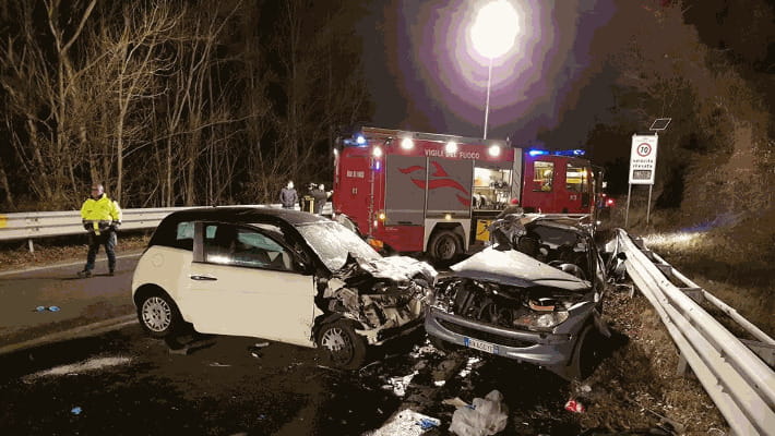 Frontale a Cuorgnè: morti due ragazzi di 19 e 22 anni - La Stampa