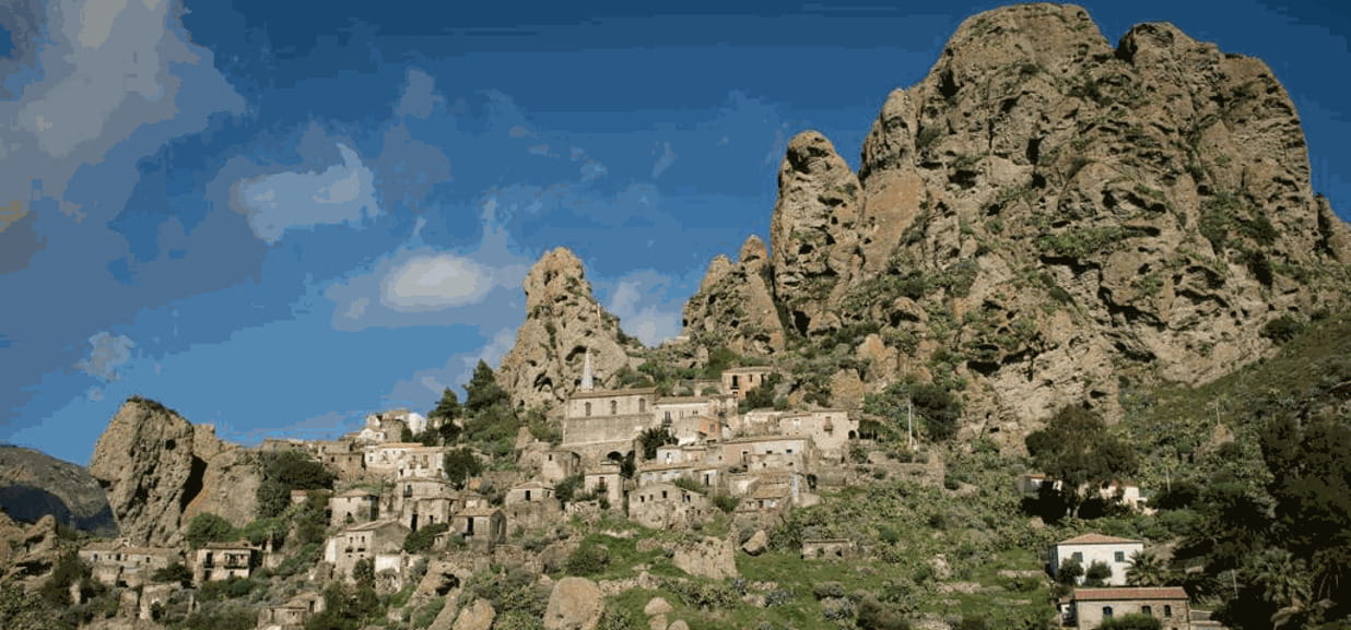 Con Il Raduno Delle Guide Rinasce Il Borgo Fantasma La Stampa