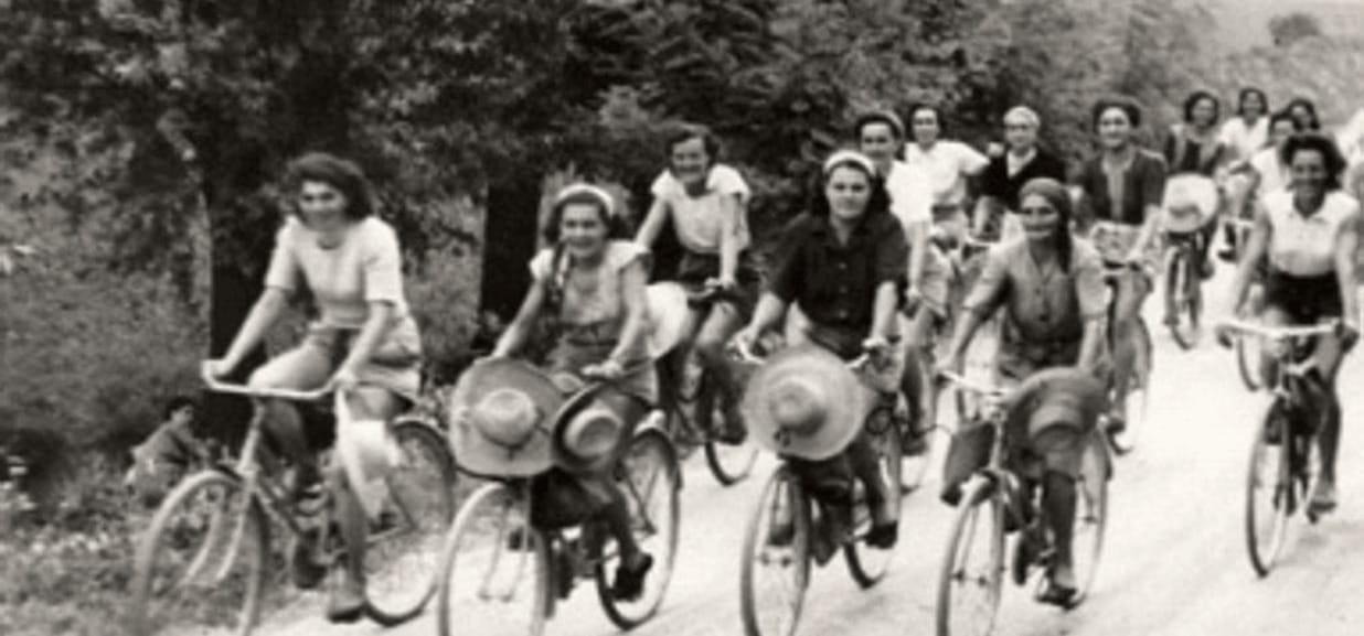 La libertà femminile passa anche da una bicicletta - La Stampa