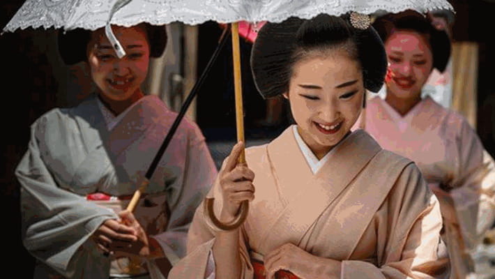 Roma diventa la città delle geisha - La Stampa