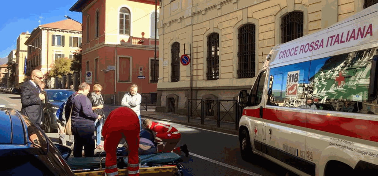 Donna investita in via Repubblica mentre attraversa la strada - La Stampa