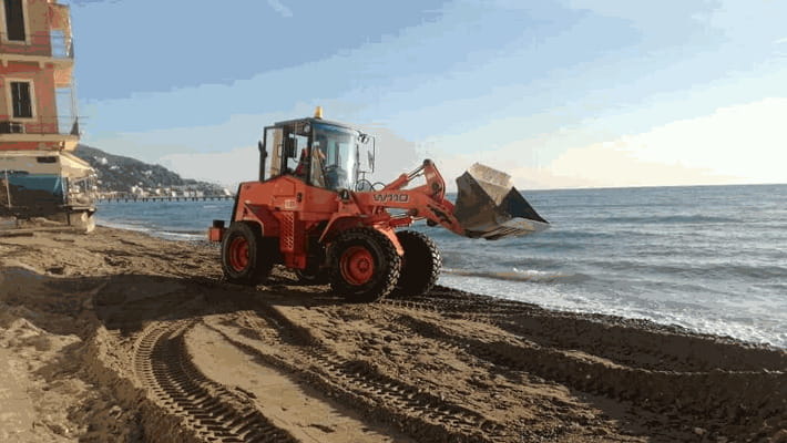 Alassio Al Via La Sistemazione Delle Spiagge Dopo La Mareggiata La 